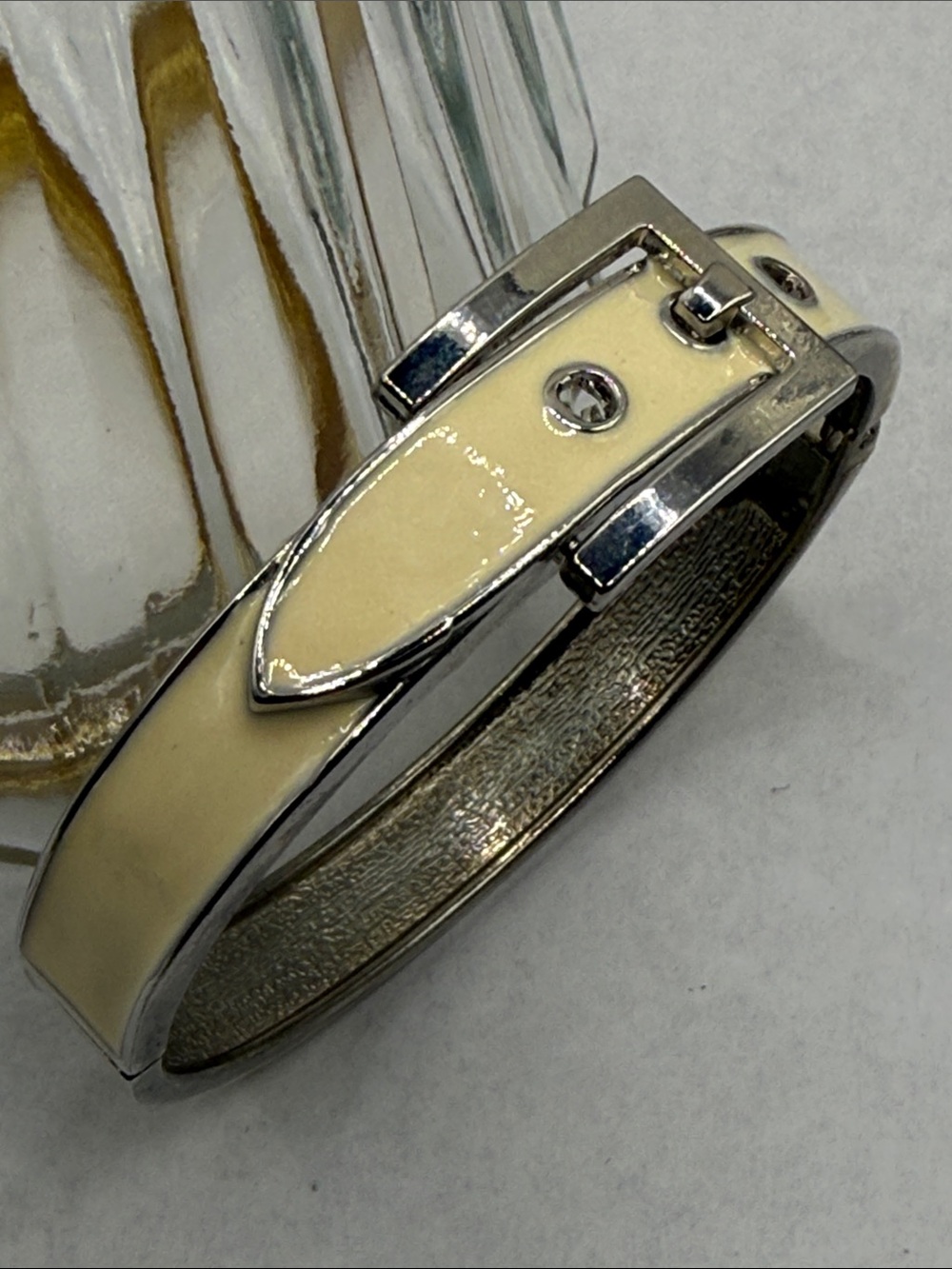 Belt-Style Hinged Bangle Bracelet in Light silver tone cream enamel